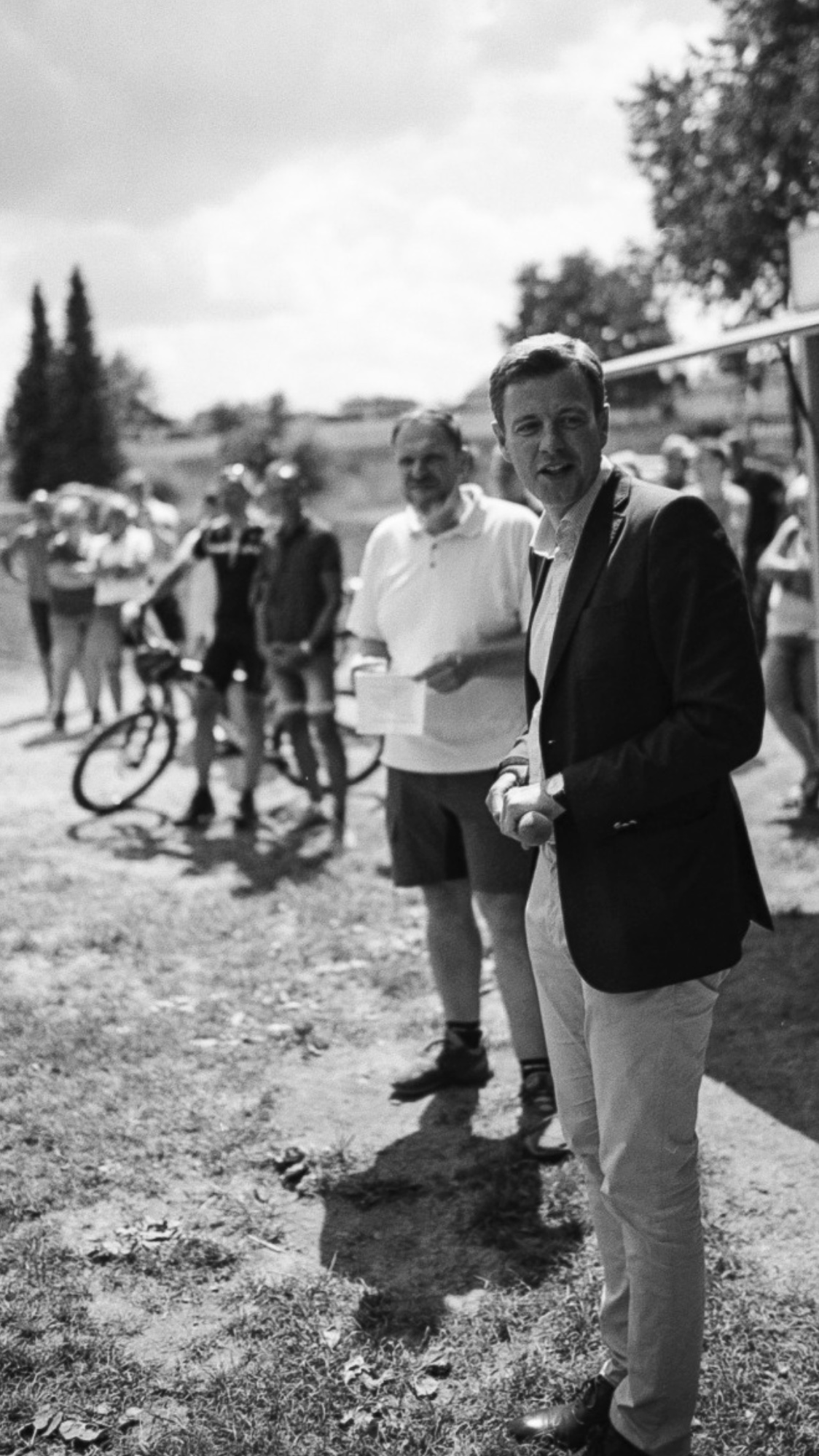 Gäste freuen sich über Bikepark in Stammbach, geplant und gebaut durch die Firma RadQuartier.