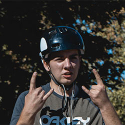 Max_Hiemann_Portrait_Dirtjump_RadQuartier_Parks Max_Hiemann_Portrait_Dirtjump_RadQuartier_Parks