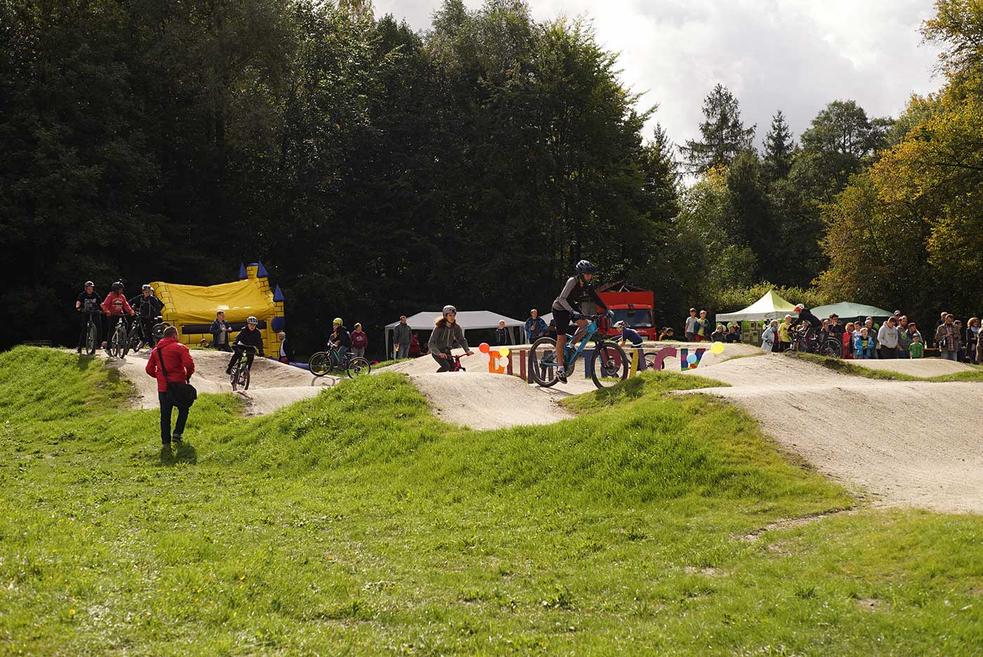 Mountainbike Erd Pumptrack Wunsiedel Planung und Bau Radquartier GmbH