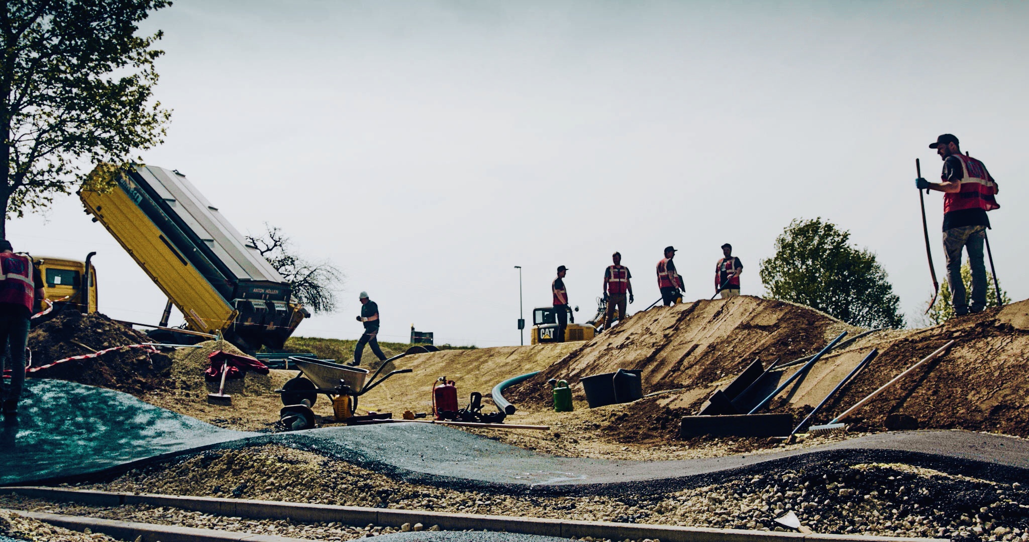 Asphaltierungsarbeiten des Pumptracks Gemeinde Litzendorf RadQuartier Parks