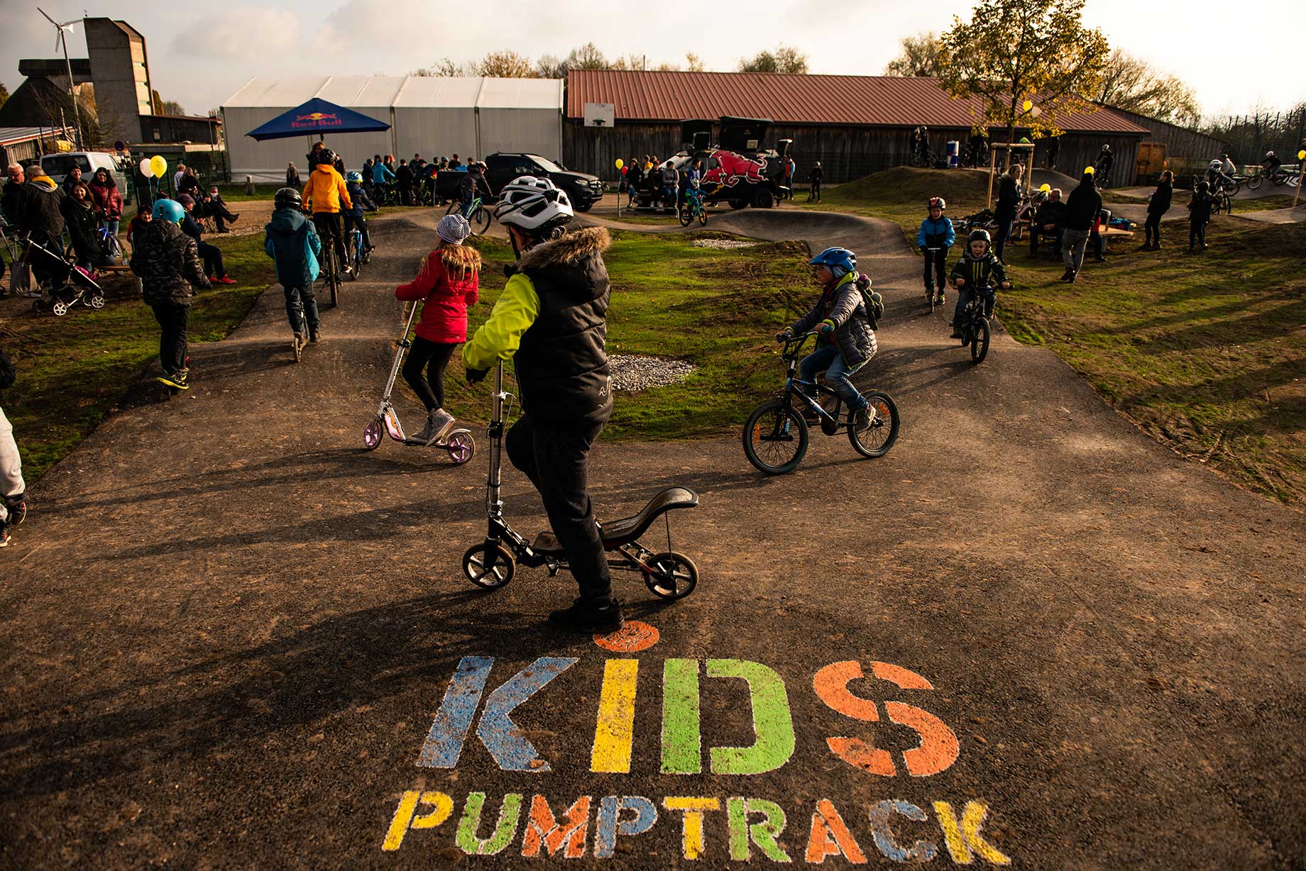 Kinder Asphalt Pumptrack Gunzenhausen Planung Bau Radquartier GmbH