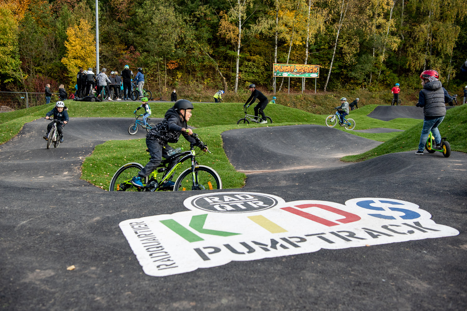 Kids Asphalt Pumptrack Sontra Planung und Bau Radquartier GmbH