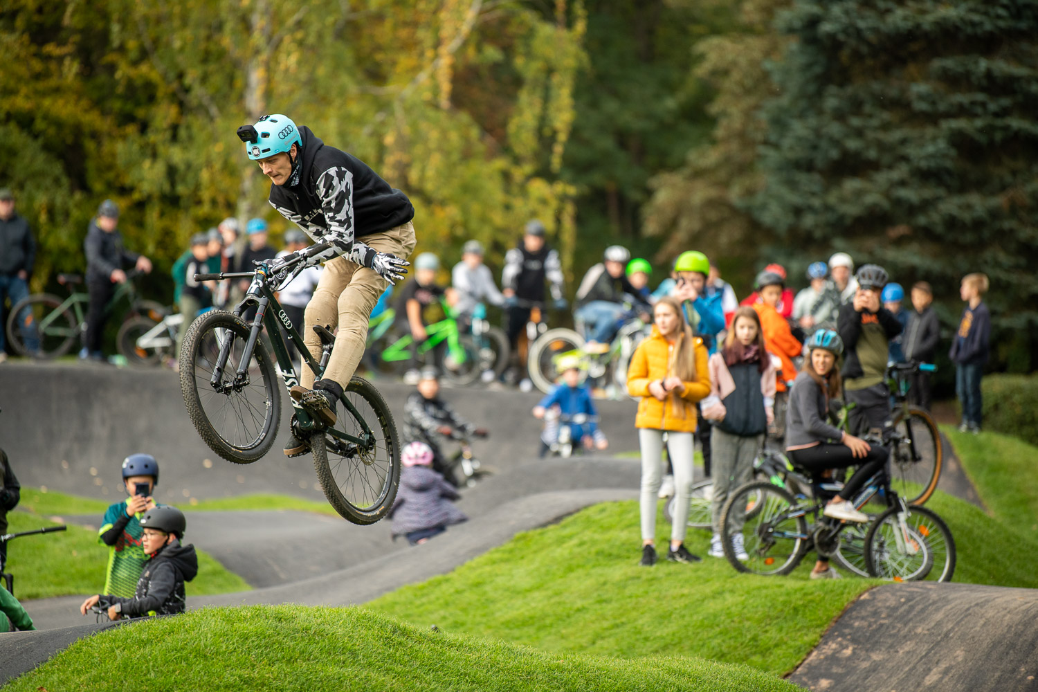 Lukas Knopf Asphalt Pumptrack Sontra Planung und Bau Radquartier GmbH