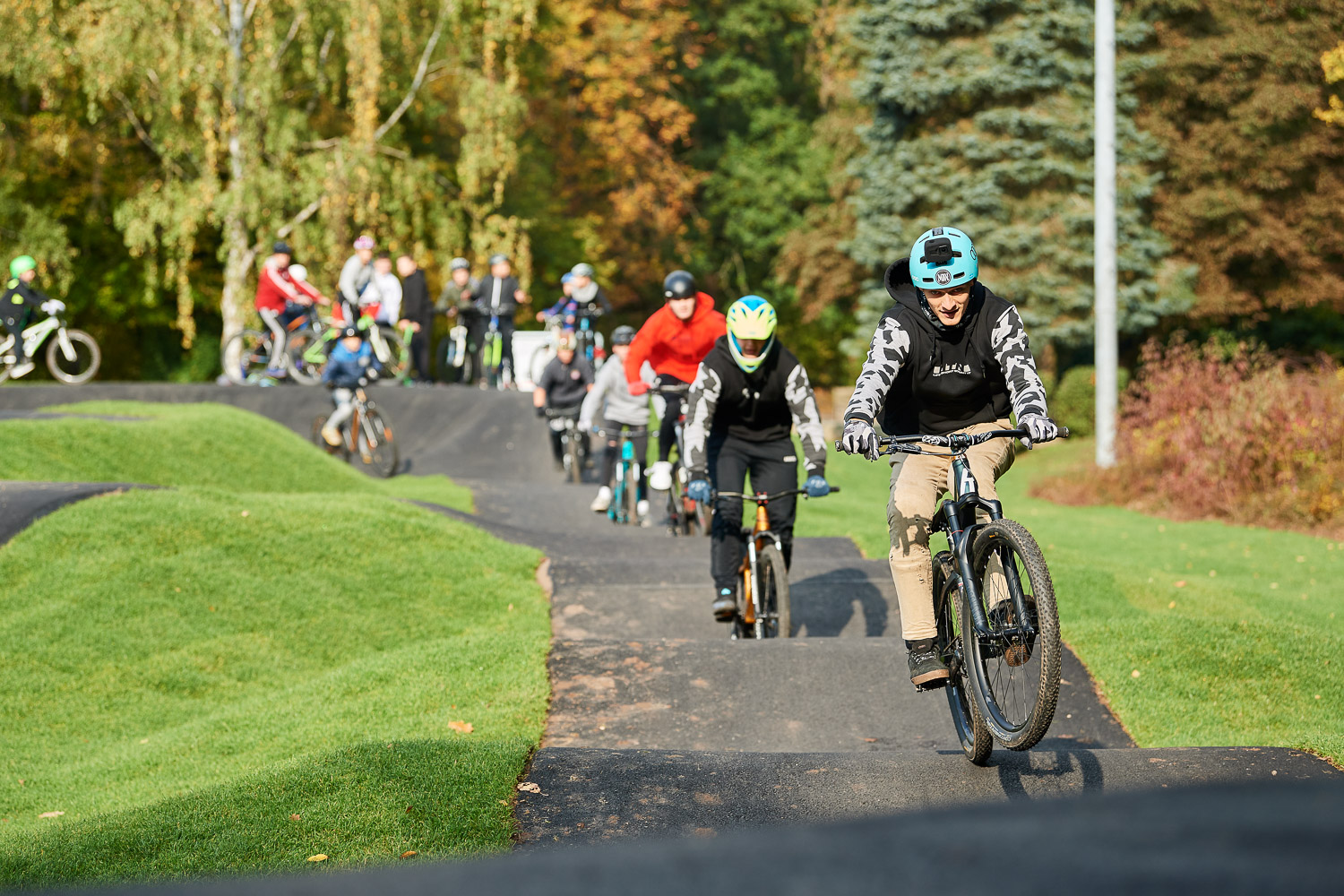 Lukas Knopf Manual Asphalt Pumptrack Sontra Planung und Bau Radquartier GmbH